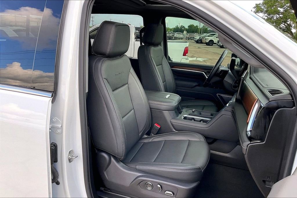 Used 2025 GMC Sierra 2500 Denali w/ Denali Reserve Package AWD/4WD image 30