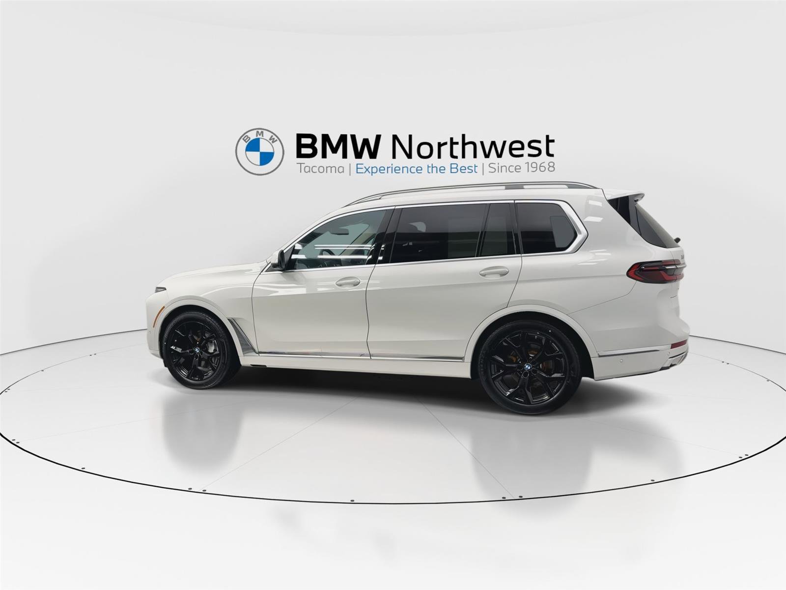 Used 2024 BMW X7 xDrive40i w/ Premium Package AWD/4WD image 11