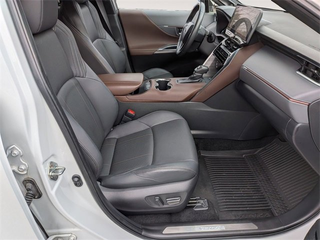 Used 2024 Toyota Venza Limited image 32