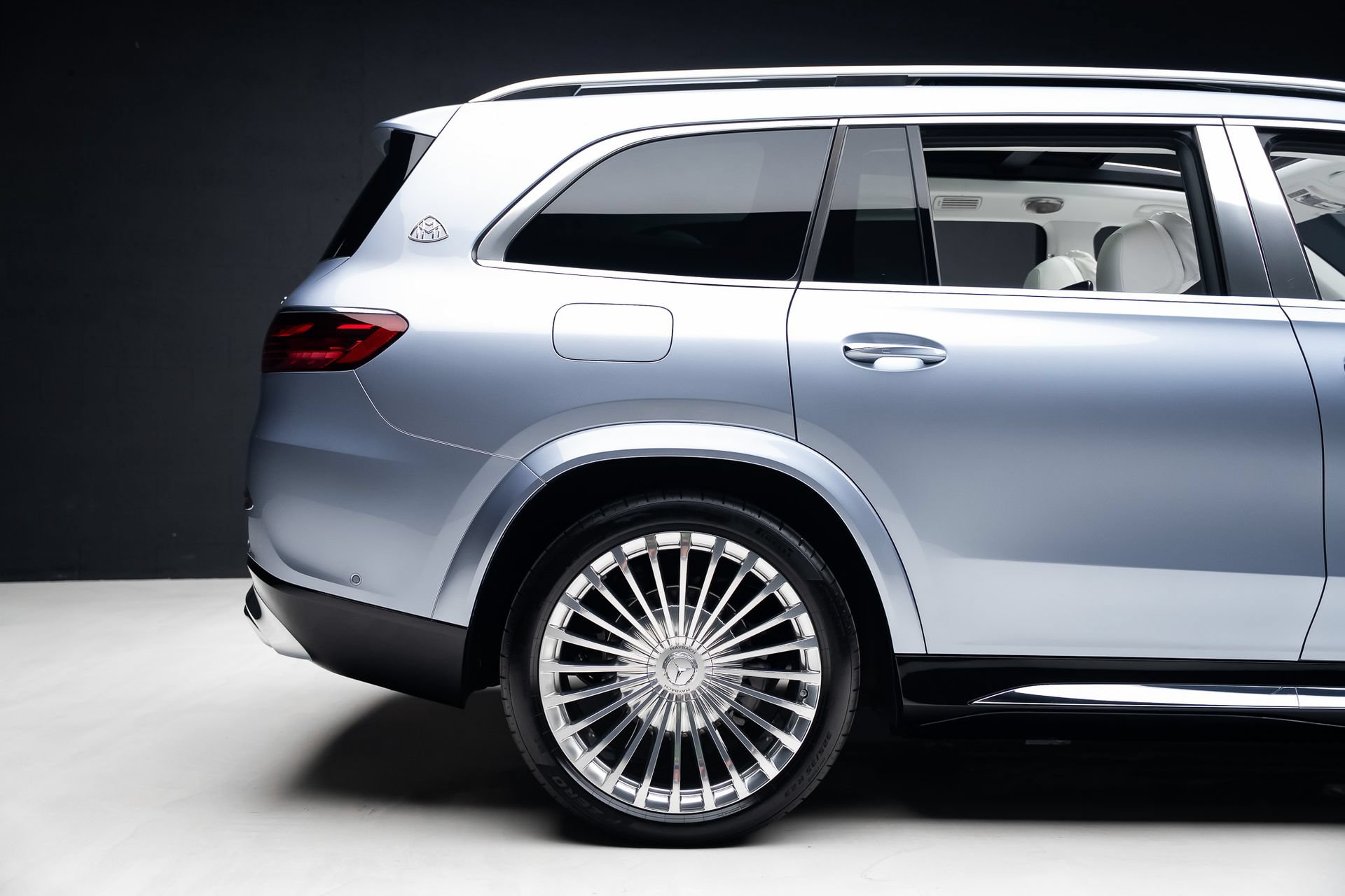 Used 2025 Mercedes-Benz Maybach GLS 600 4MATIC image 38