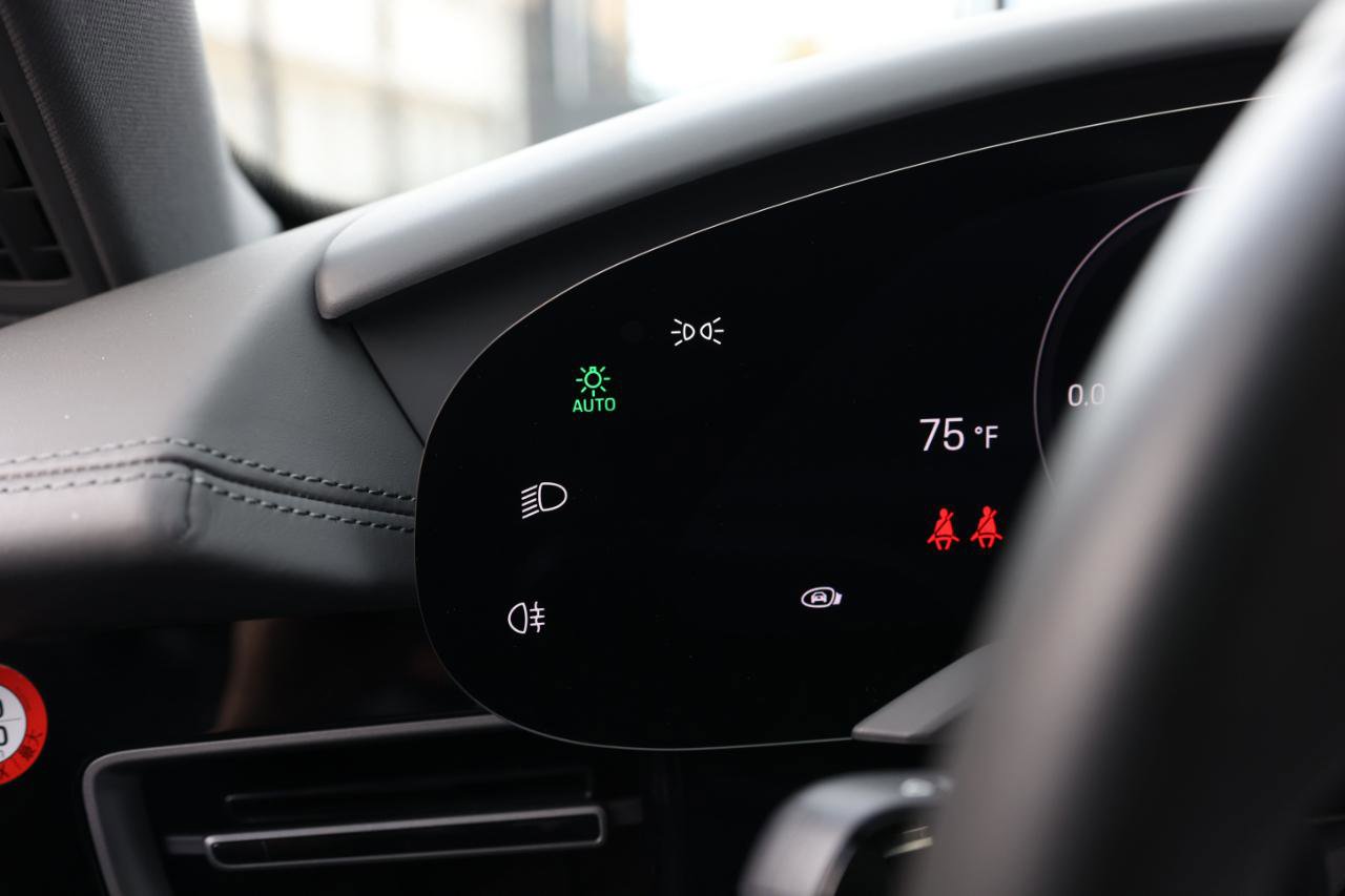 Used 2023 Porsche Taycan 4S image 32