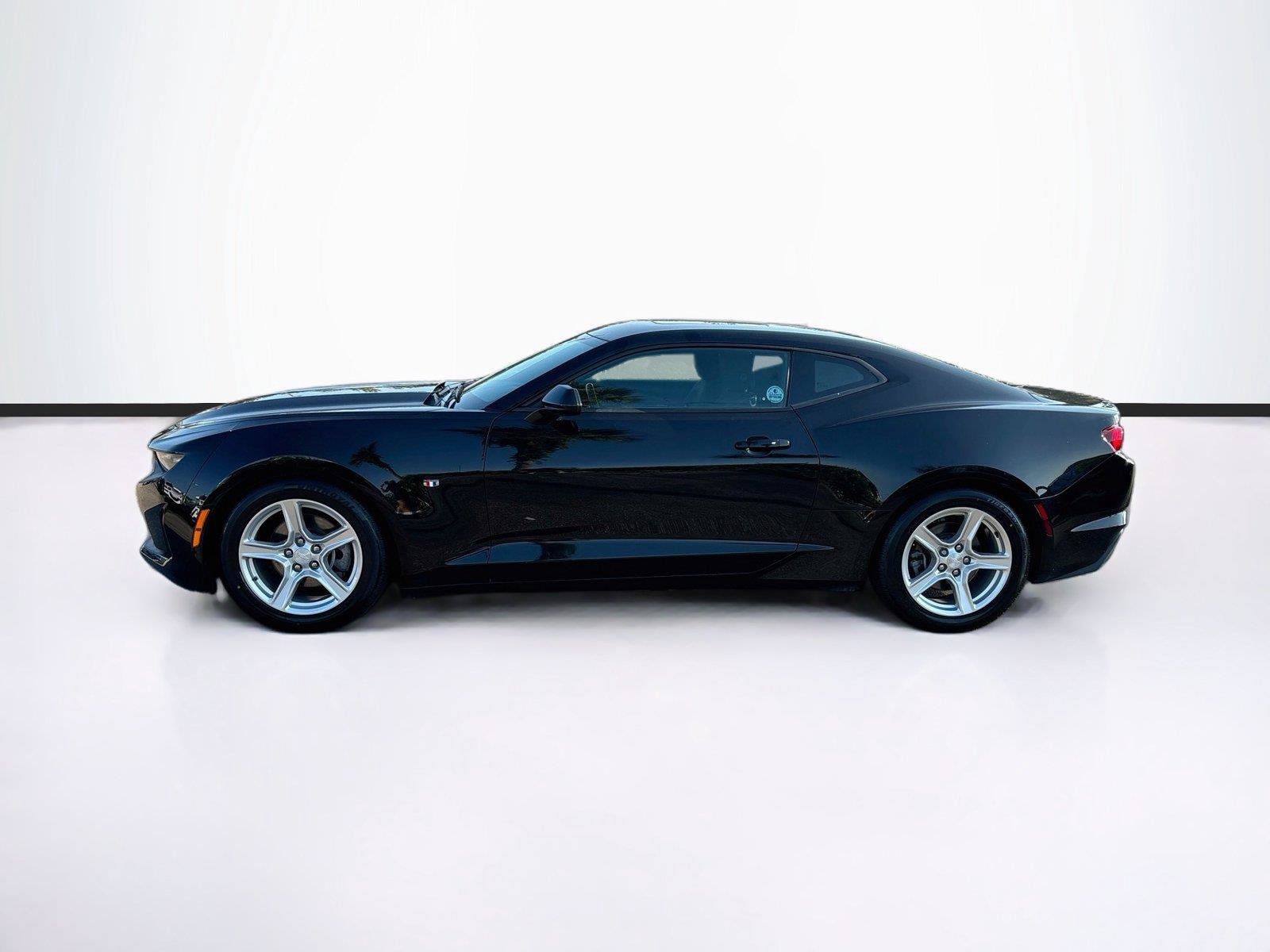 Used 2023 Chevrolet Camaro LT RWD image 4