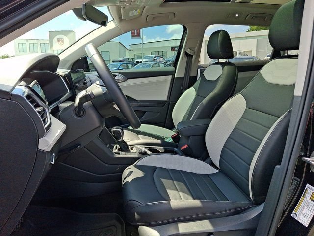 Used 2025 Volkswagen Taos SEL AWD/4WD image 17