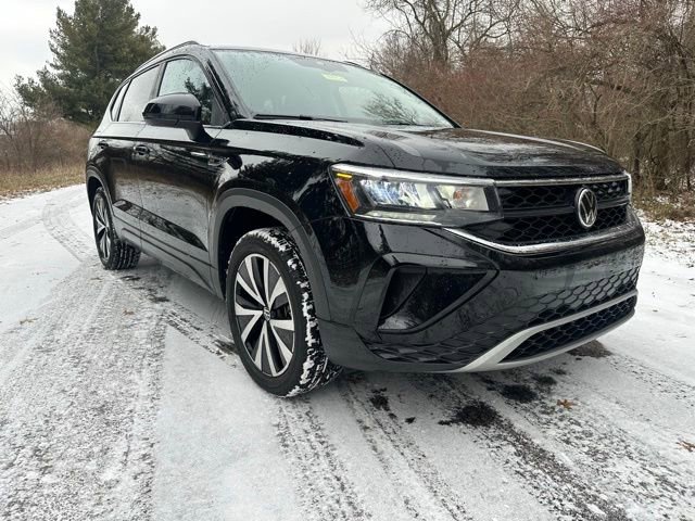 Used 2022 Volkswagen Taos SE image 2