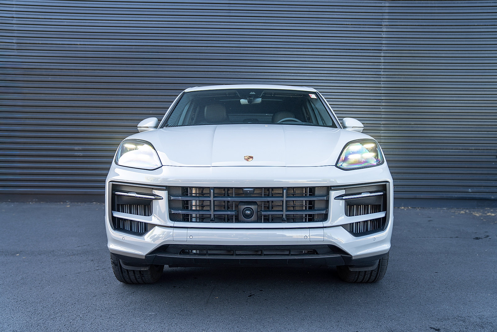 Certified 2025 Porsche Cayenne E-Hybrid AWD/4WD image 26