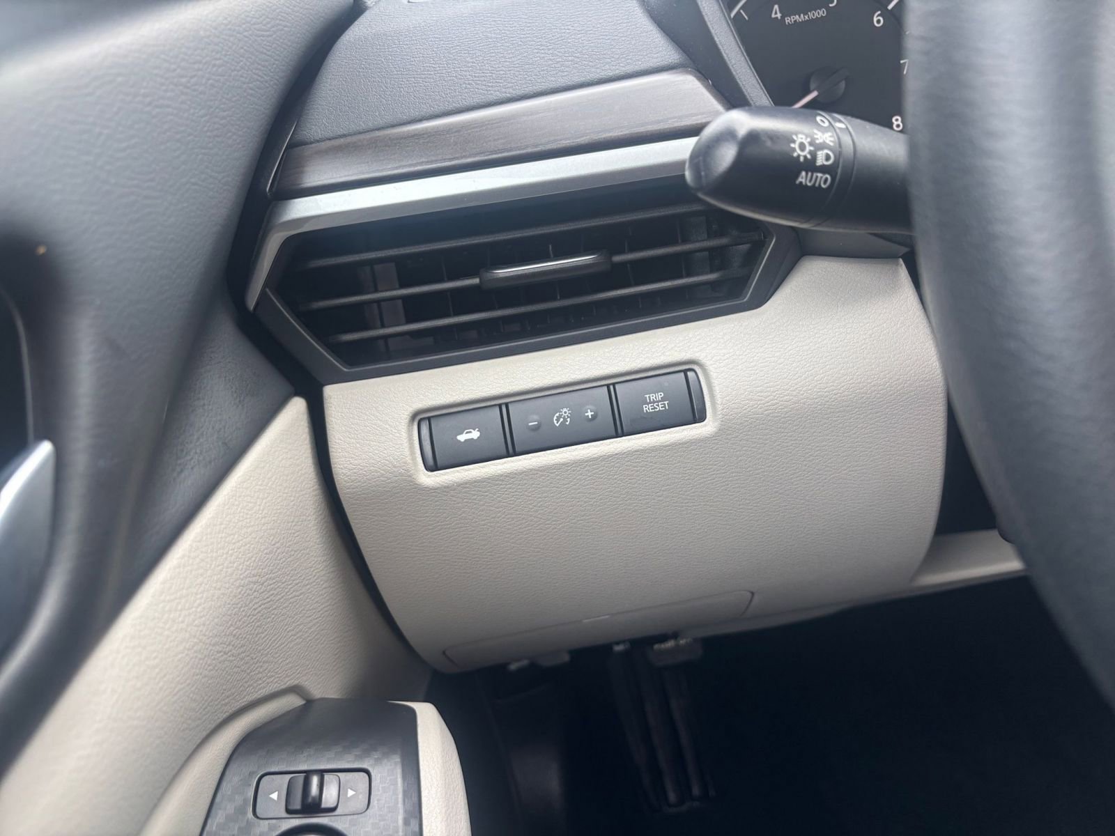 Used 2025 Nissan Altima 2.5 SV FWD image 34