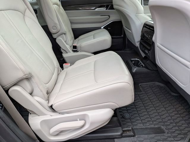 Used 2022 Jeep Wagoneer Series III w/ Premium Group I image 30