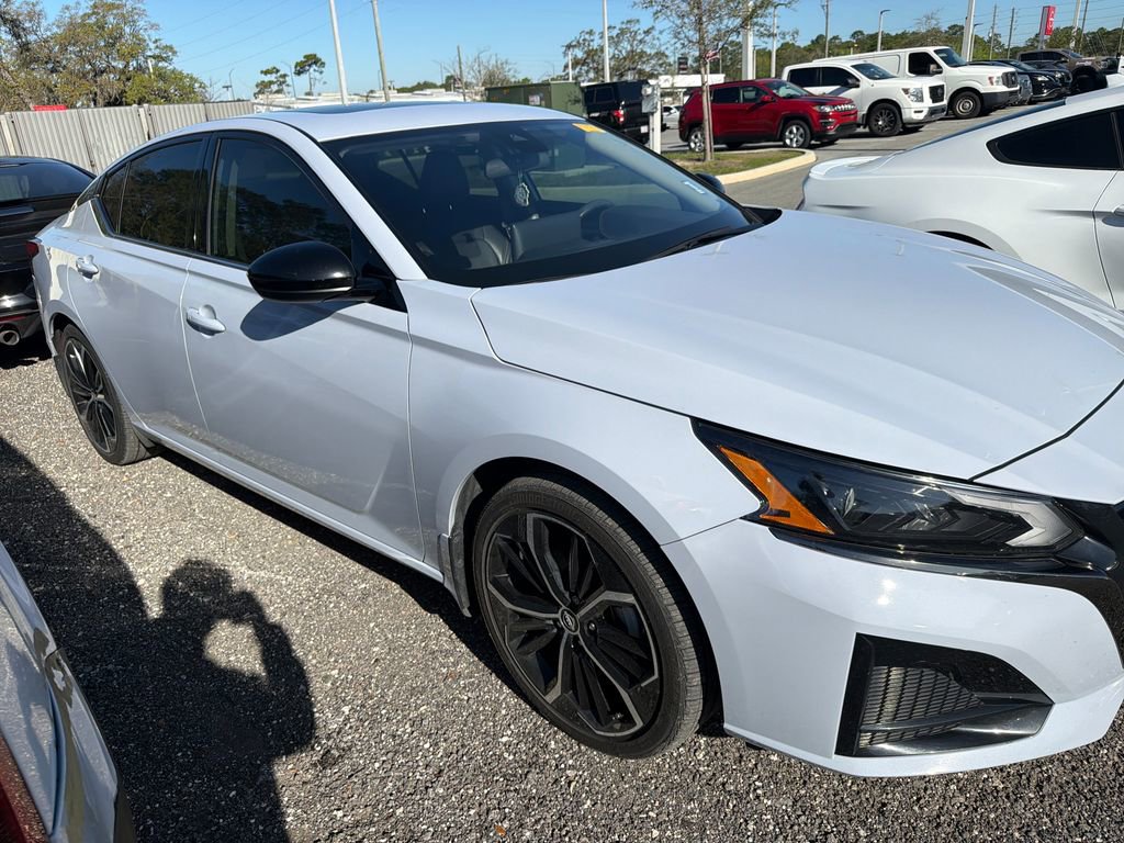 Used 2024 Nissan Altima 2.5 SR w/ SR Premium Package image 4