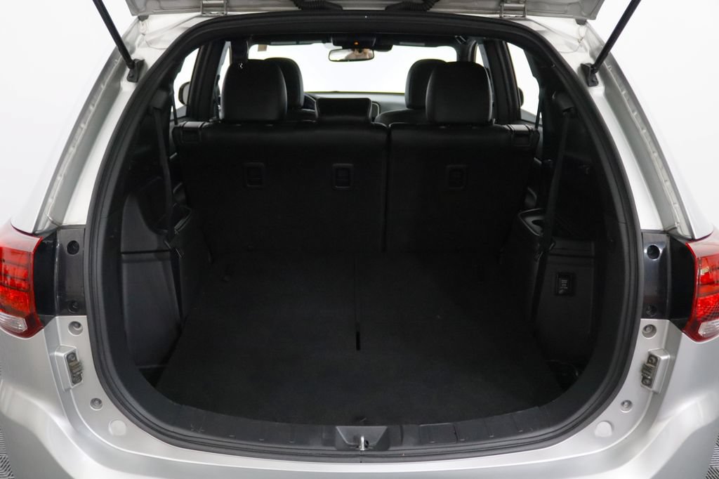 Used 2020 Mitsubishi Outlander LE AWD/4WD image 25
