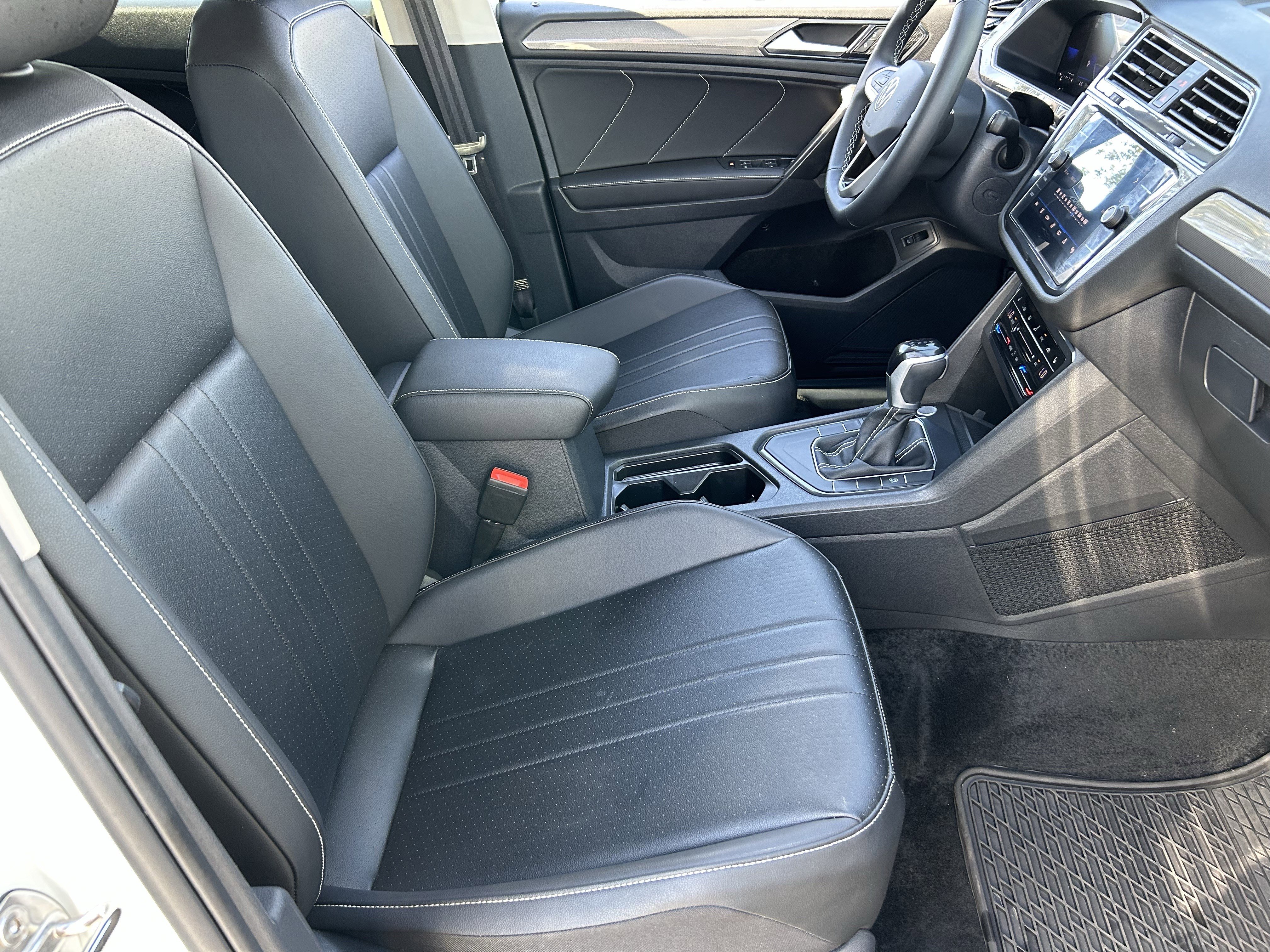 Used 2024 Volkswagen Tiguan SE FWD image 9