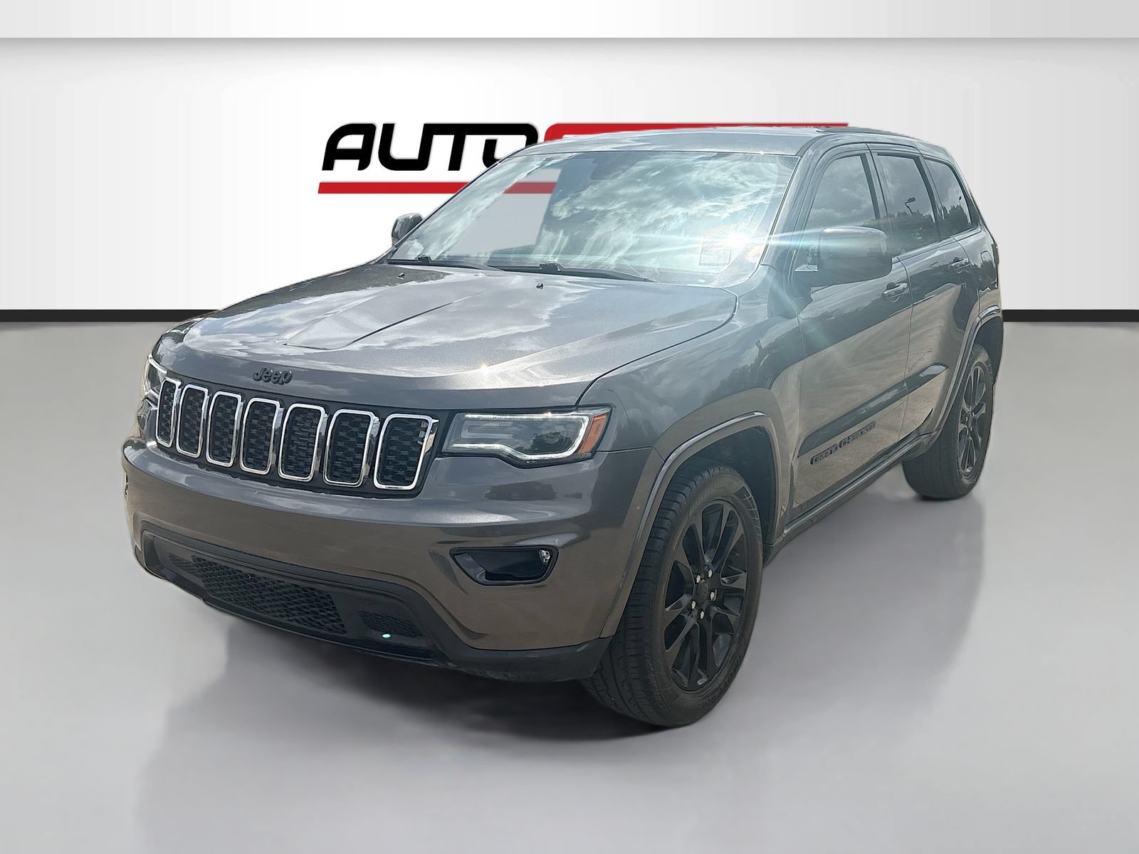 Used 2020 Jeep Grand Cherokee Altitude RWD image 3
