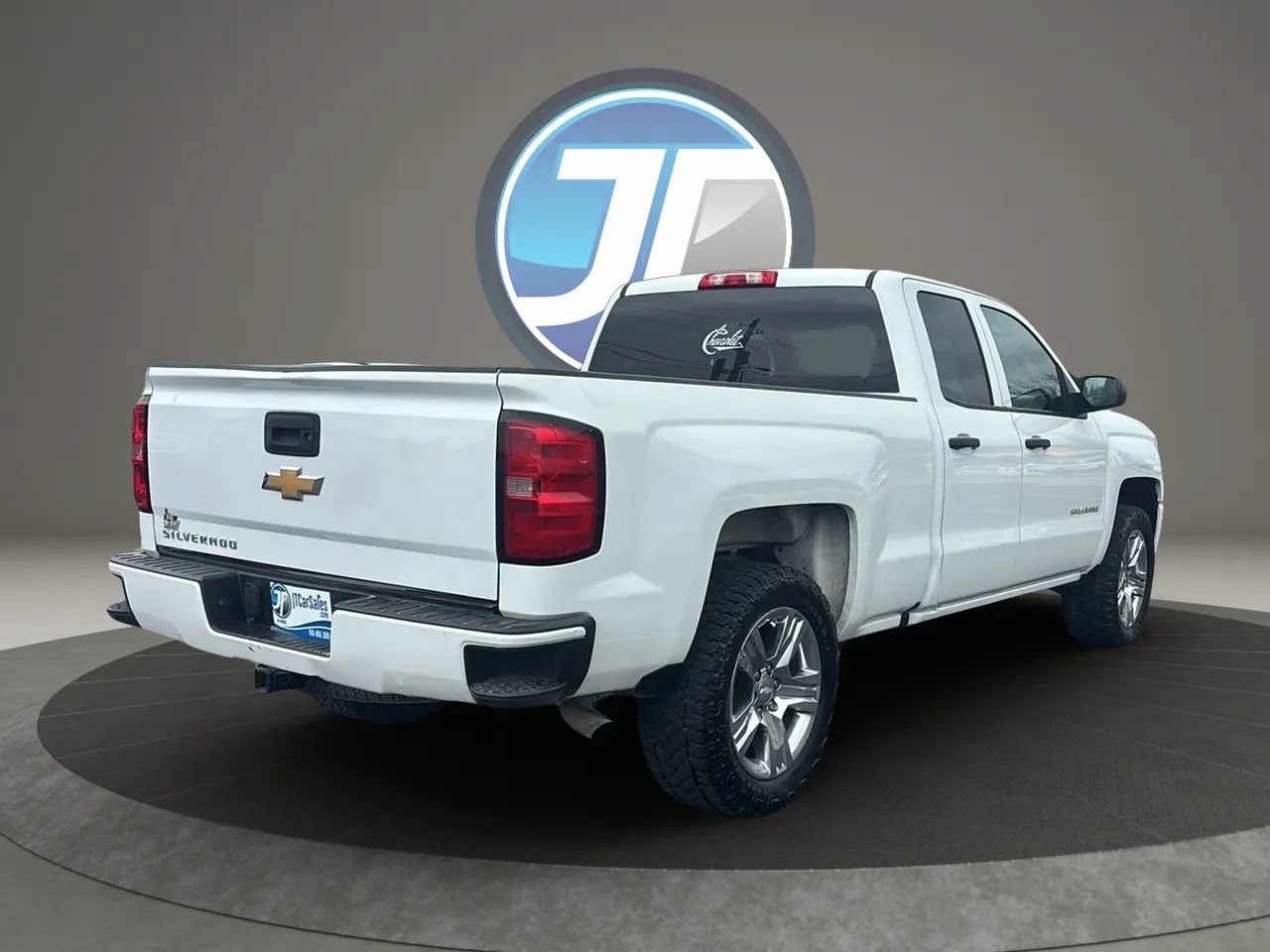 Used 2017 Chevrolet Silverado 1500 Custom w/ Custom Convenience Package AWD/4WD image 12