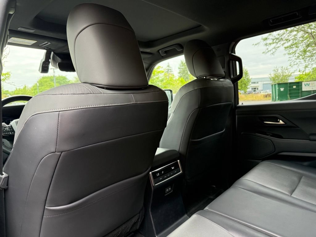 Used 2024 Lexus GX 550 w/ Cold Area Package AWD/4WD image 17