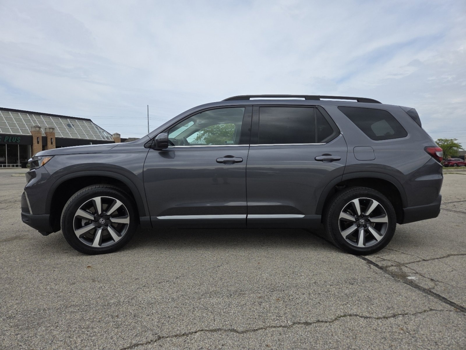 Certified 2025 Honda Pilot Touring image 20
