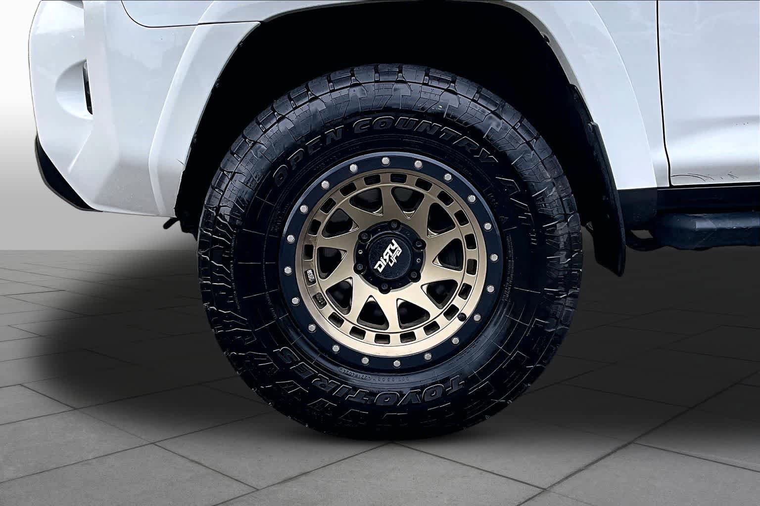 Used 2022 Toyota 4Runner TRD Off-Road Premium w/ Moonroof Package AWD/4WD image 10