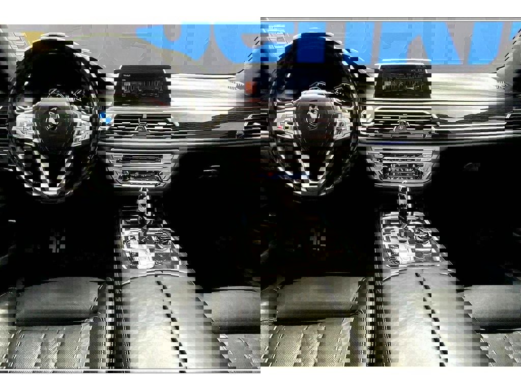 Used 2016 BMW 750i xDrive image 17