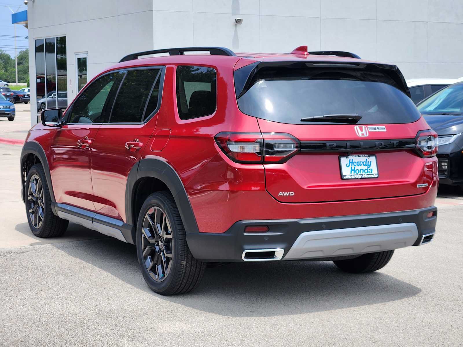 New 2025 Honda Pilot Touring image 3