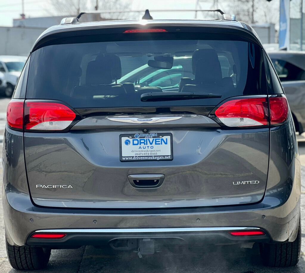 Used 2018 Chrysler Pacifica Limited w/ Advanced Safetytec Group image 4