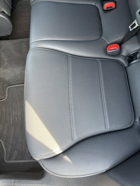 Used 2025 Mercedes-Benz GLC 300 4MATIC image 22