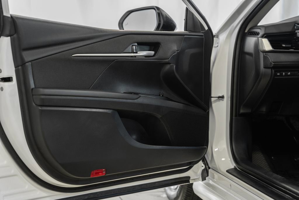 Used 2025 Toyota Camry LE image 32