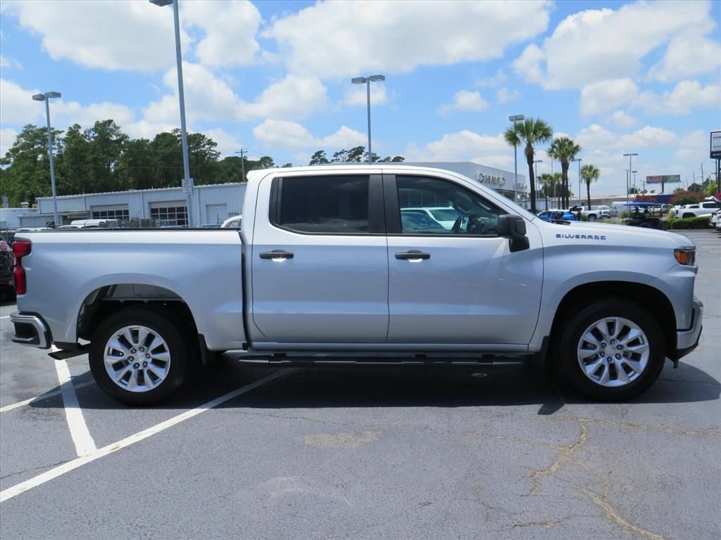 Used 2022 Chevrolet Silverado 1500 Custom w/ Safety Confidence Package RWD image 2