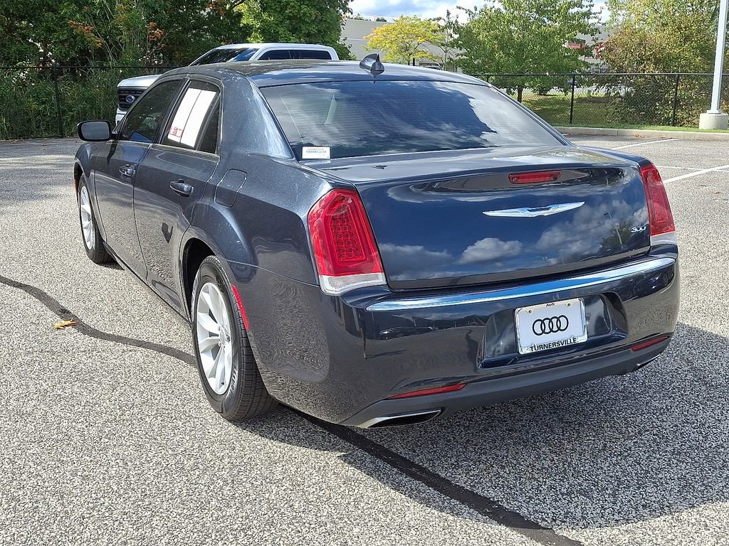 Used 2016 Chrysler 300 Limited image 4