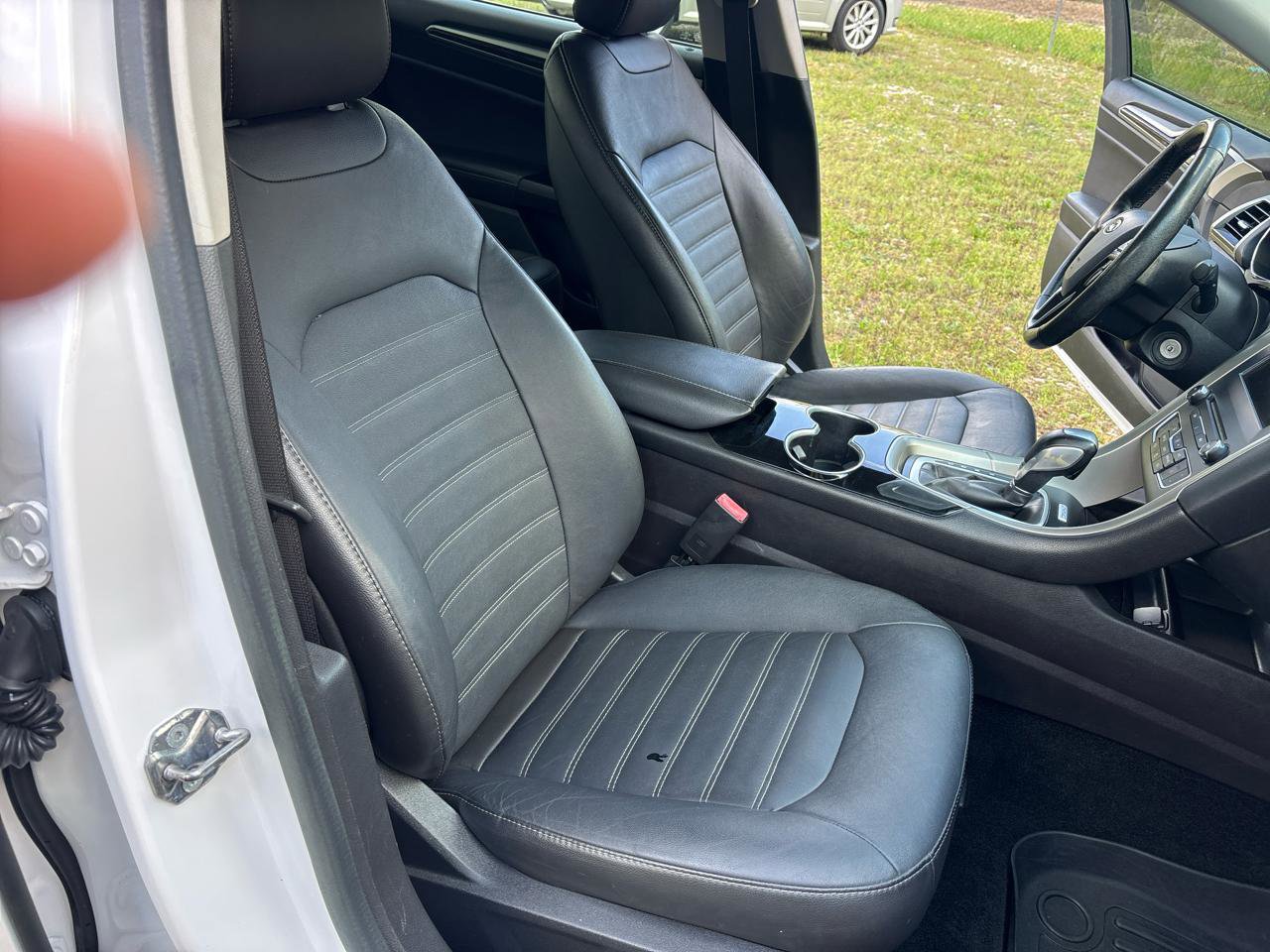 Used 2016 Ford Fusion SE w/ Equipment Group 202A image 14