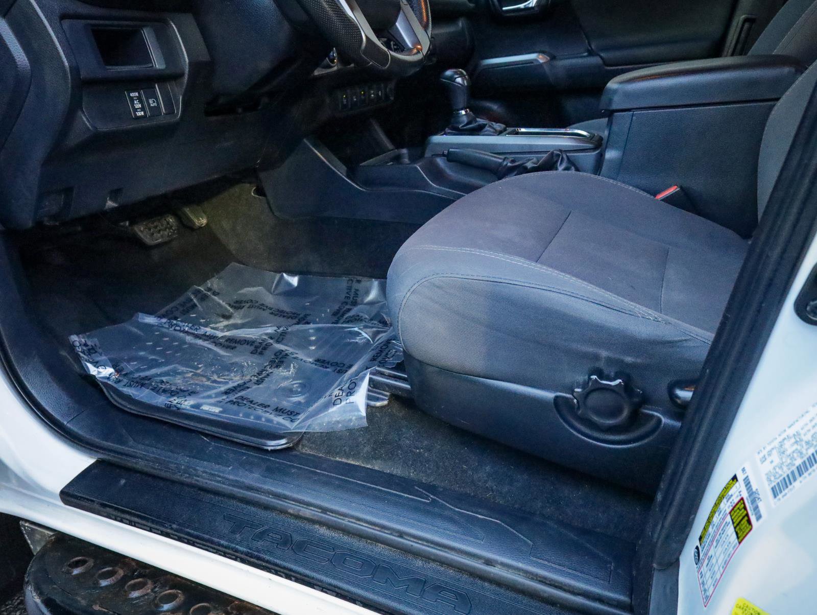 Used 2018 Toyota Tacoma TRD Off-Road w/ Technology Package image 14