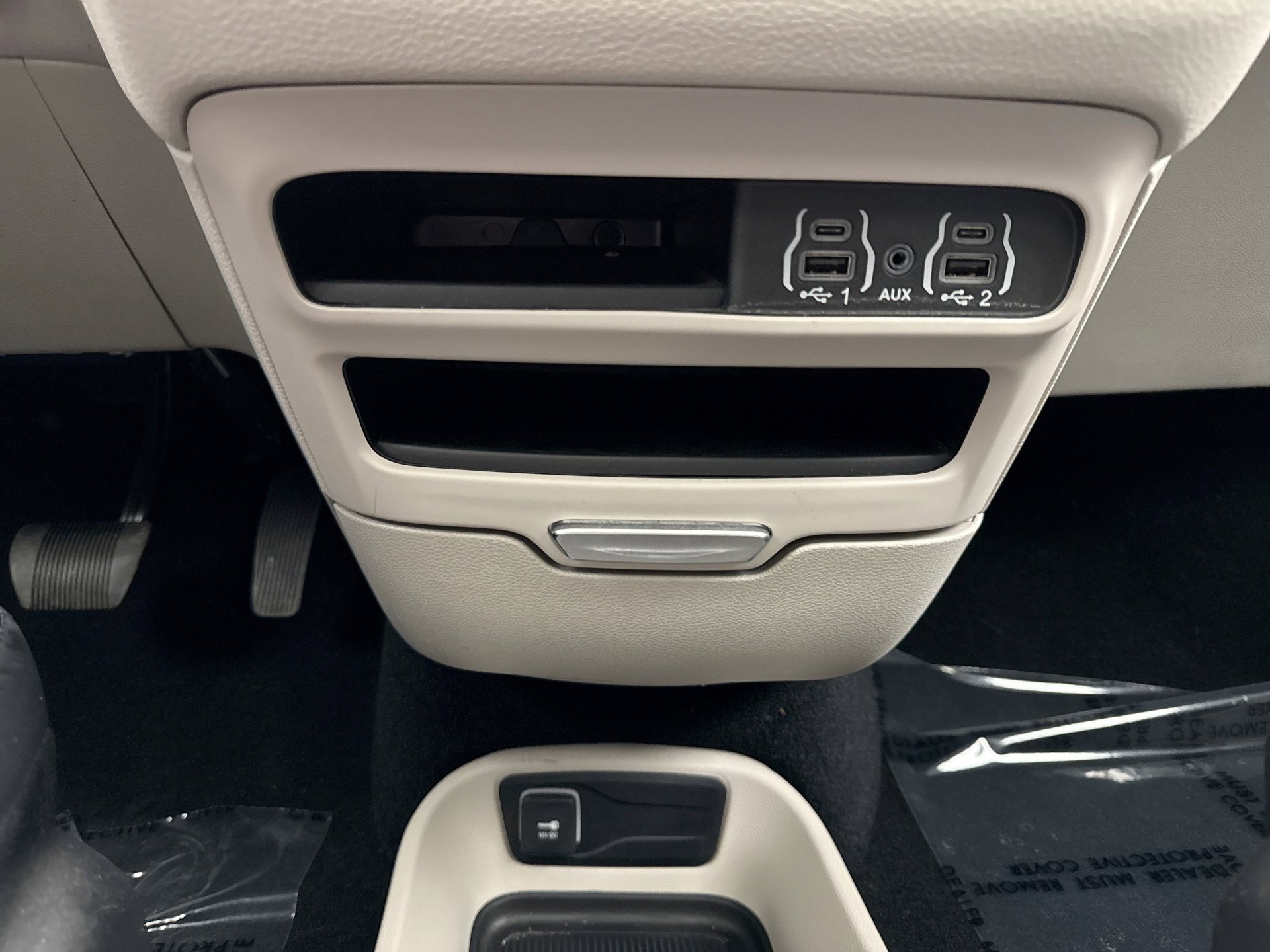 Used 2024 Chrysler Pacifica Touring-L w/ Road Tripper Package image 15