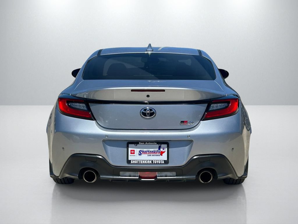 Used 2023 Toyota GR86 RWD image 6