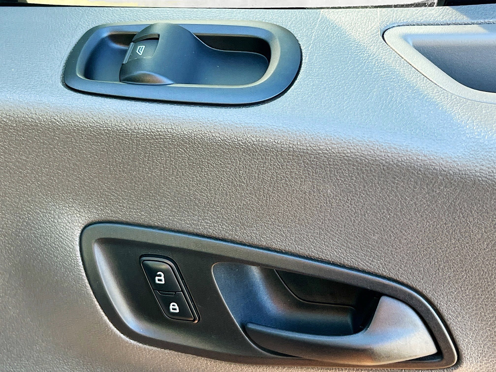 Used 2020 Ford Transit 250 Medium Roof image 31