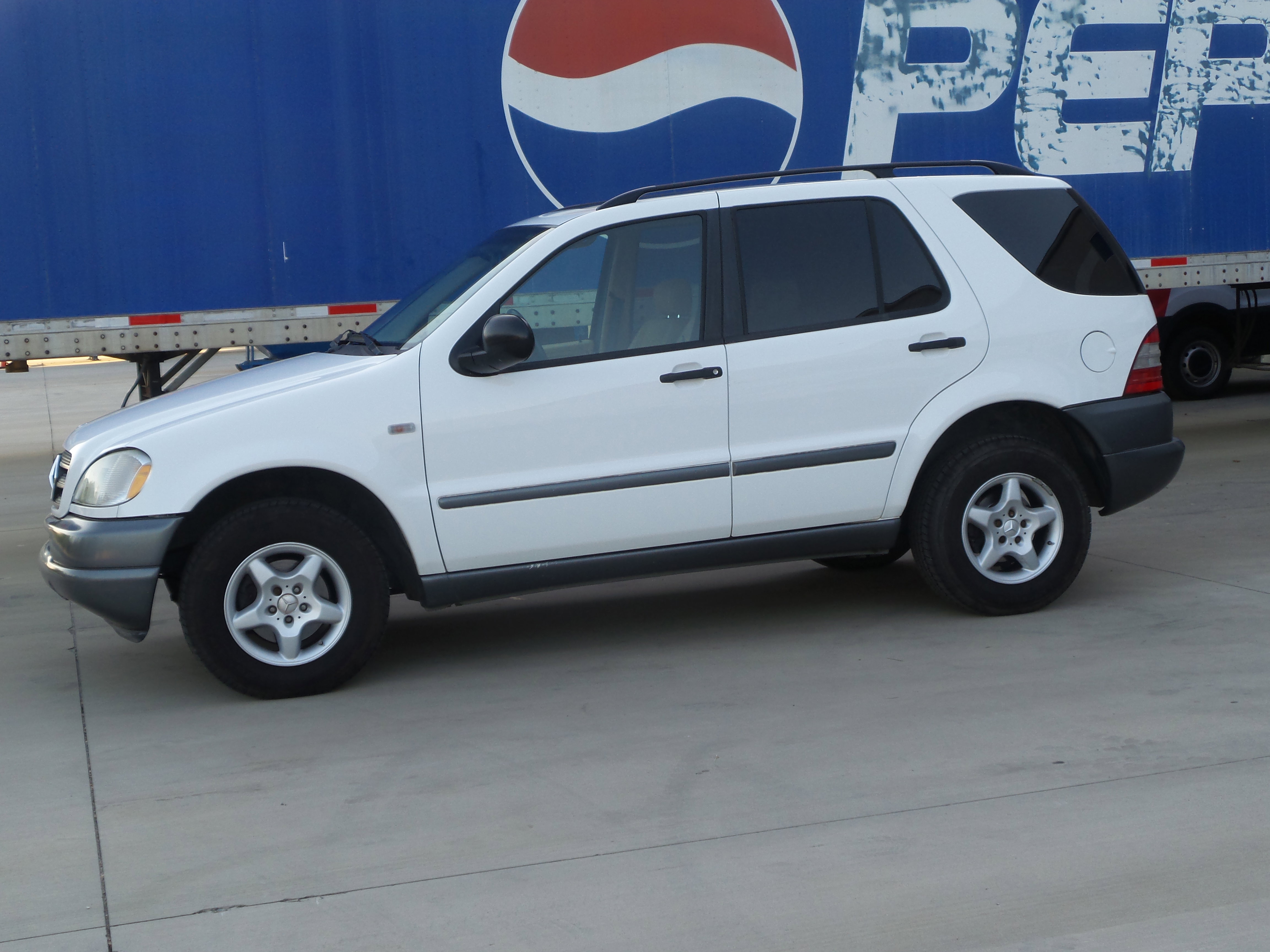 Used 1999 Mercedes-Benz ML 320 4MATIC image 2