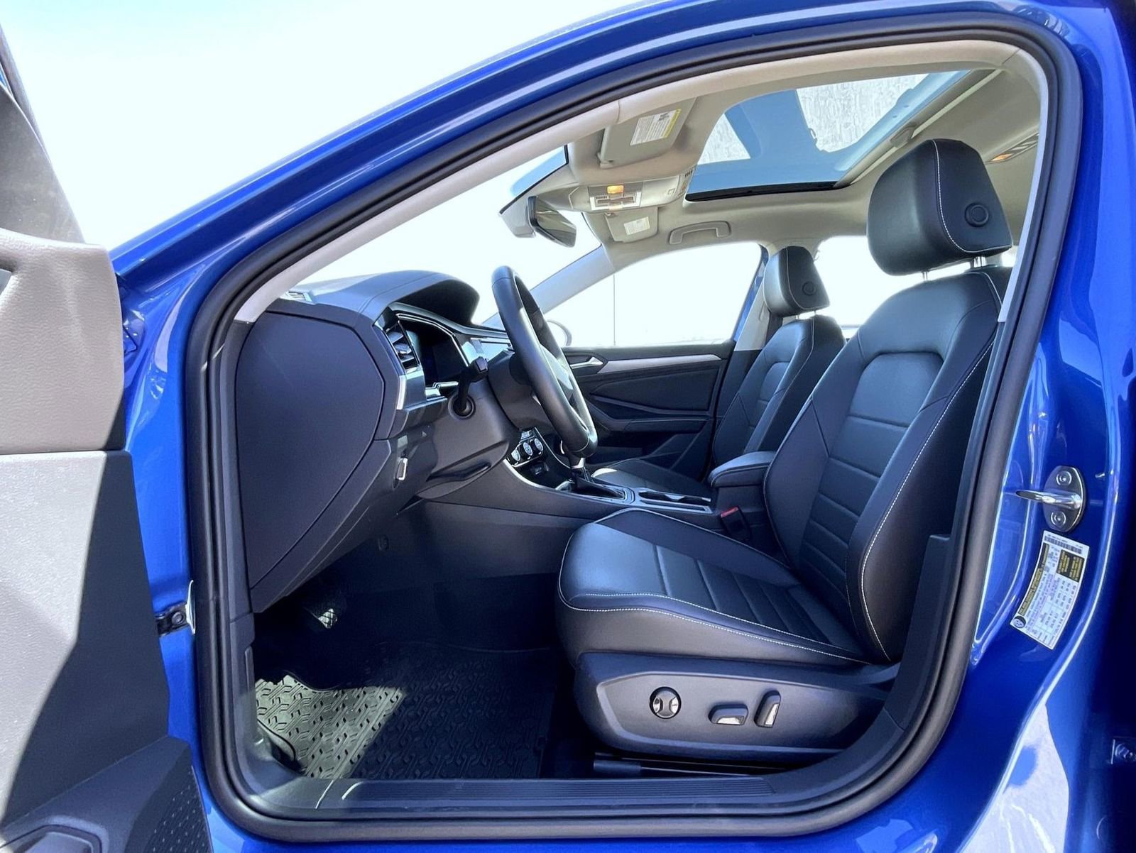 Used 2023 Volkswagen Jetta SE FWD image 10