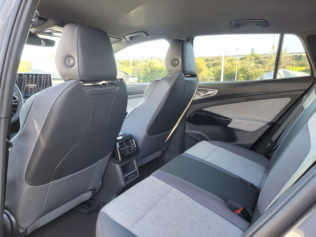New 2026 Volkswagen ID.4 Pro RWD image 14