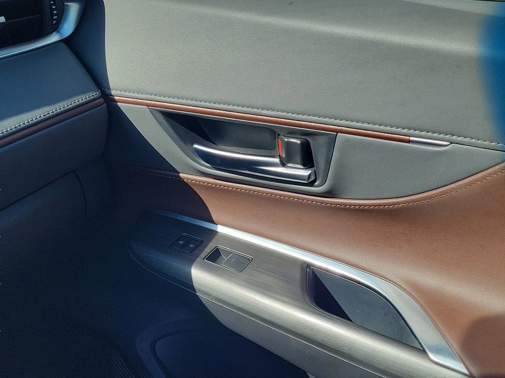 Used 2021 Toyota Venza Limited w/ Activity Package (TMS) image 24