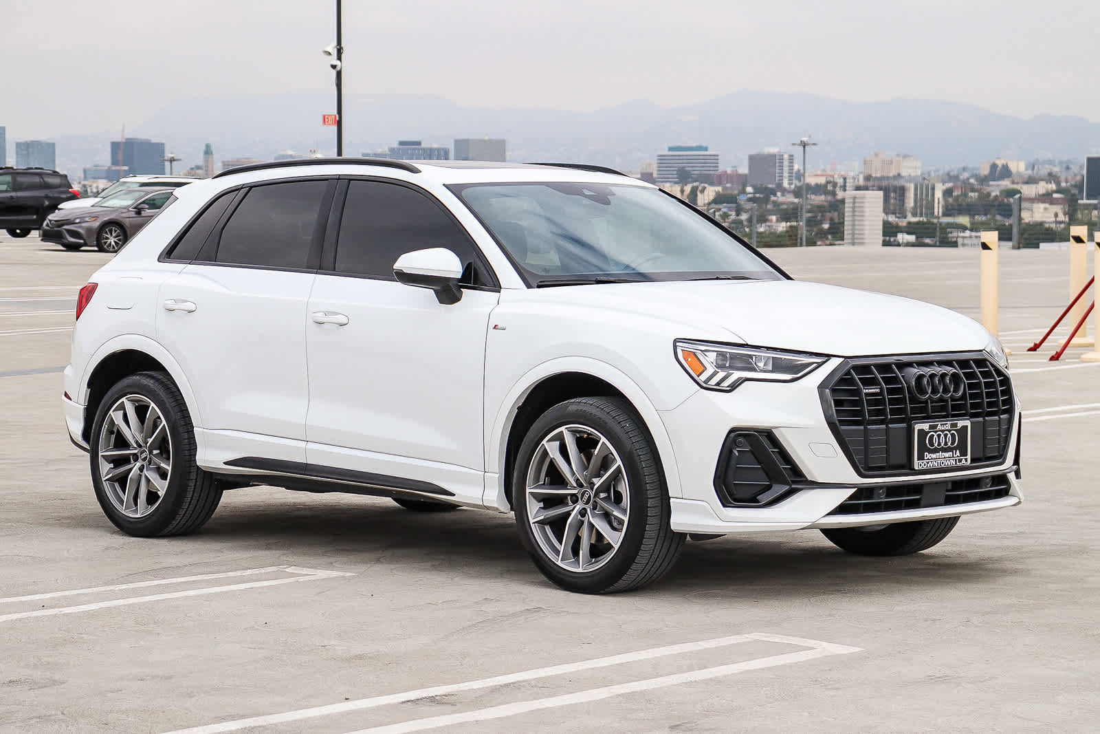 New 2023 Audi Q3 2.0T Premium w/ Black Optic Sport Package image 3