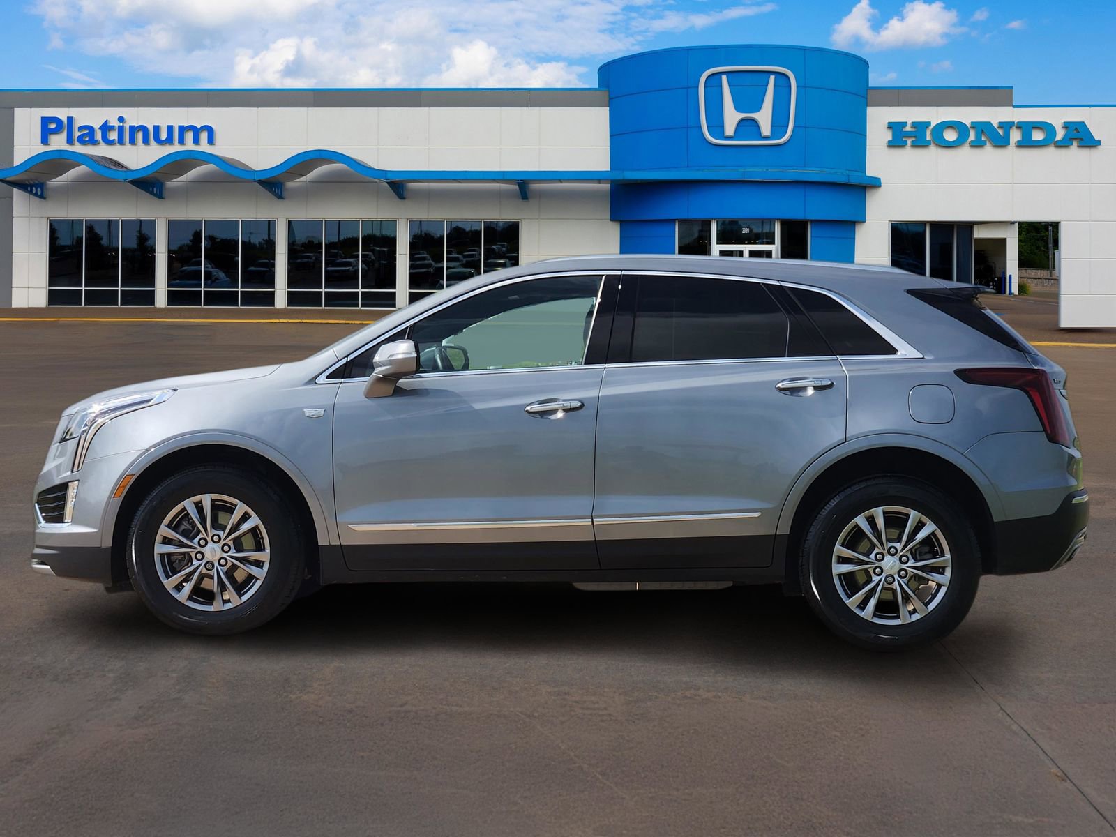 Used 2023 Cadillac XT5 Premium Luxury FWD image 3