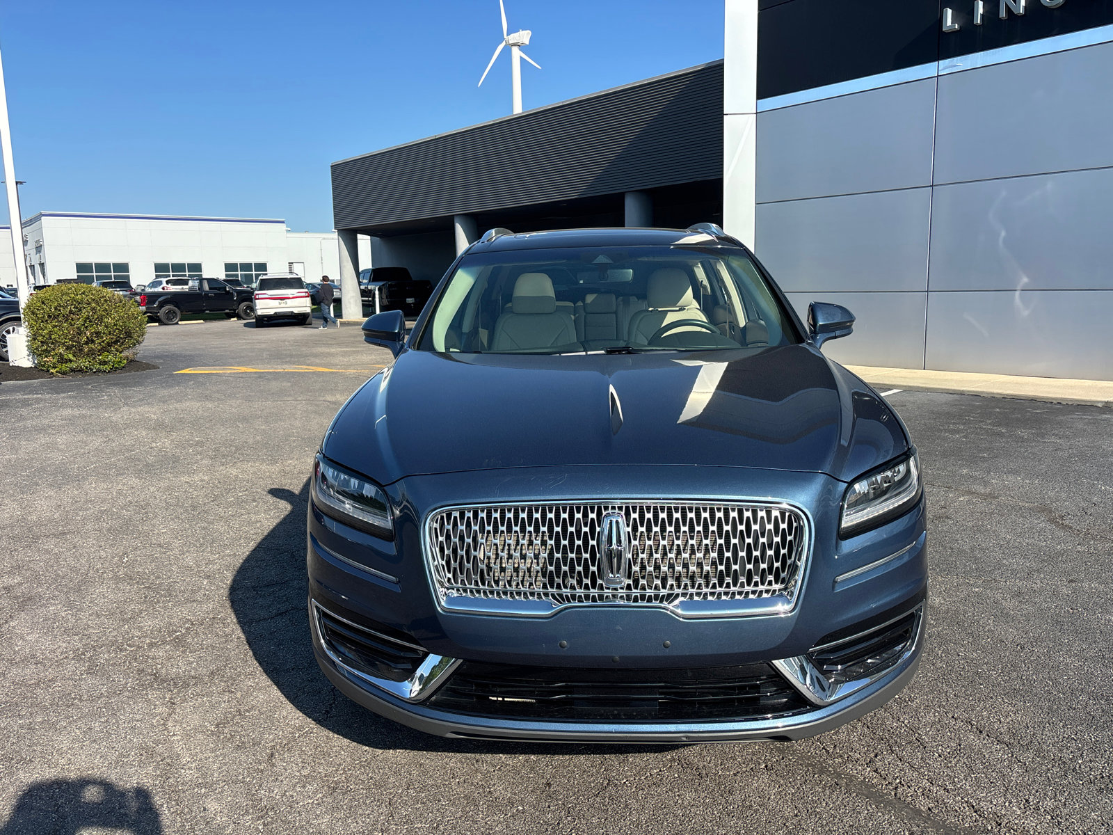 Used 2019 Lincoln Nautilus Reserve FWD image 2