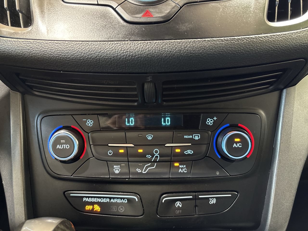 Used 2017 Ford Escape SE FWD image 18