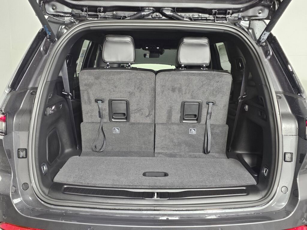 New 2026 Jeep Grand Cherokee L Limited w/ Limited Altitude Package AWD/4WD image 16