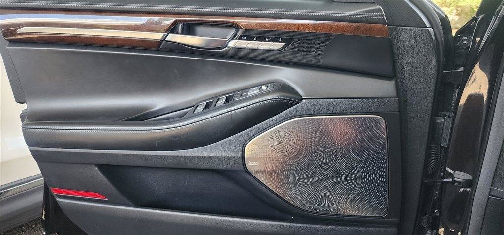 Used 2018 Genesis G90 5.0 Ultimate RWD image 35