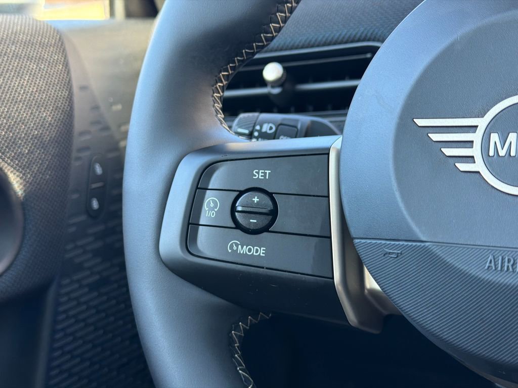 Used 2025 MINI Cooper 2-Door Hardtop image 19