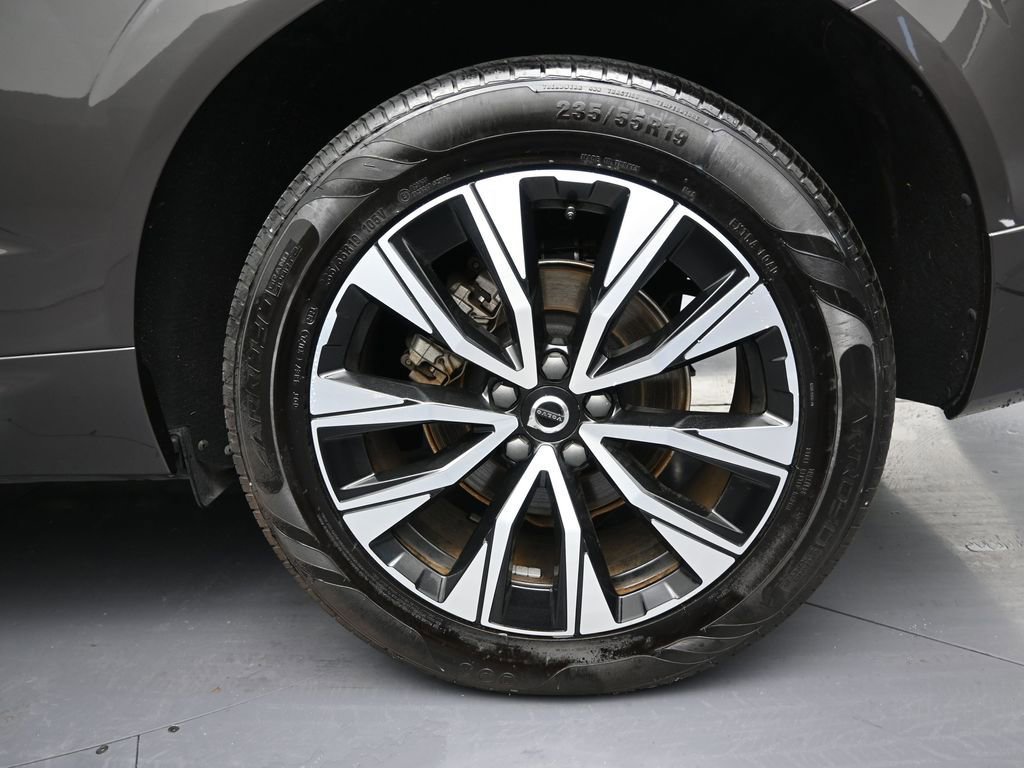 Certified 2023 Volvo XC60 B5 Core image 10