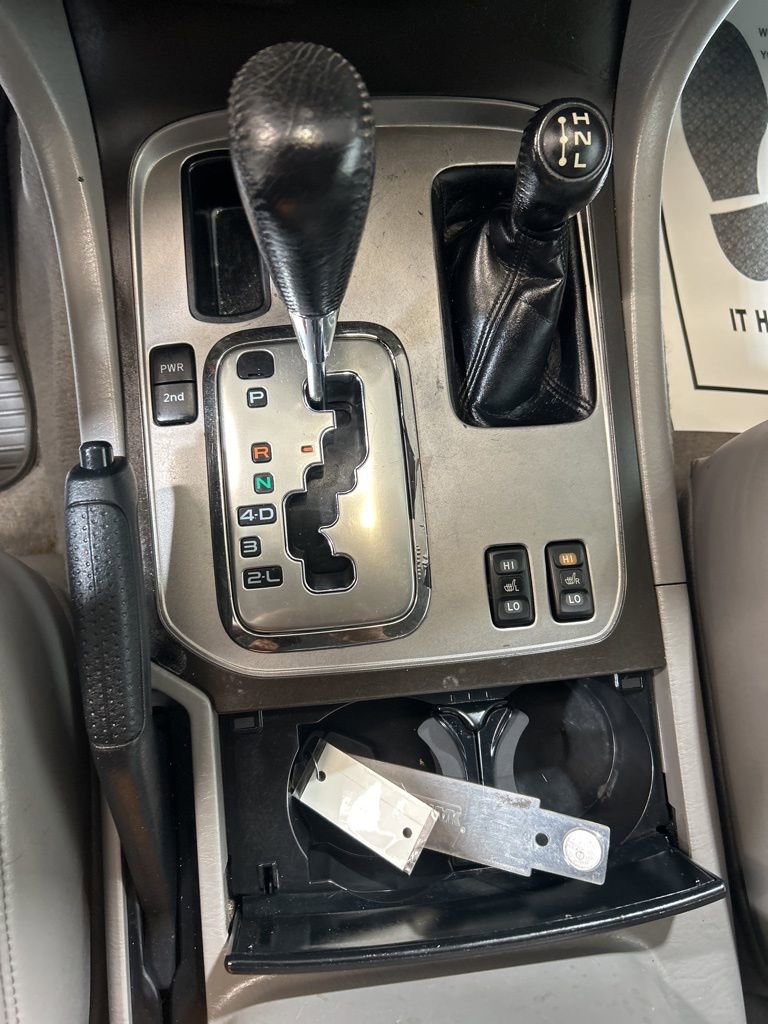 Used 2004 Toyota Land Cruiser image 31