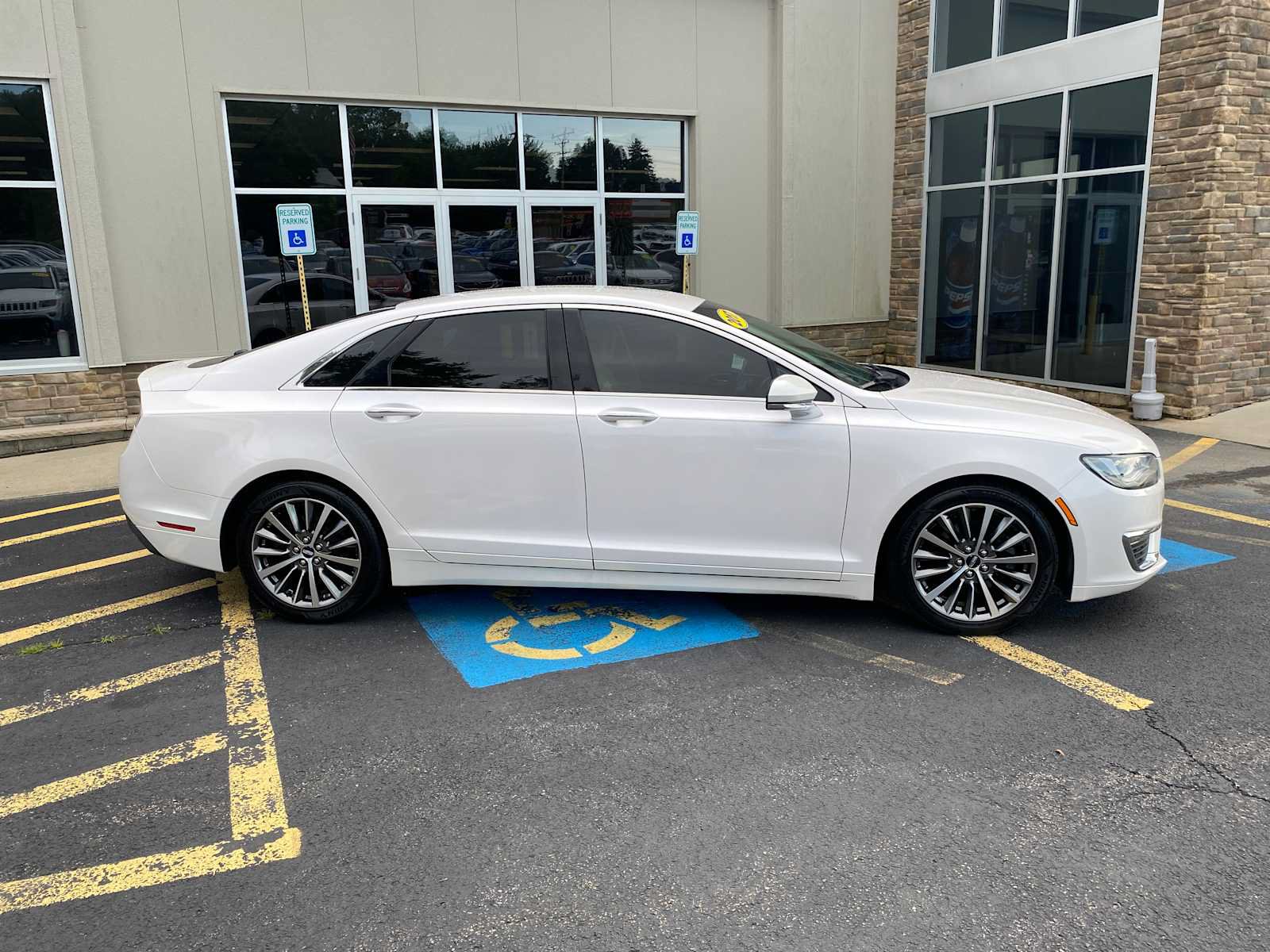 Used 2017 Lincoln MKZ Select FWD image 16