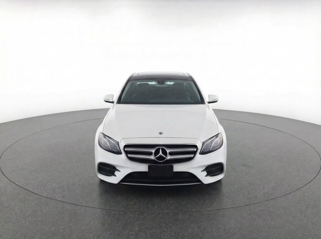 Used 2019 Mercedes-Benz E 300 4MATIC image 2