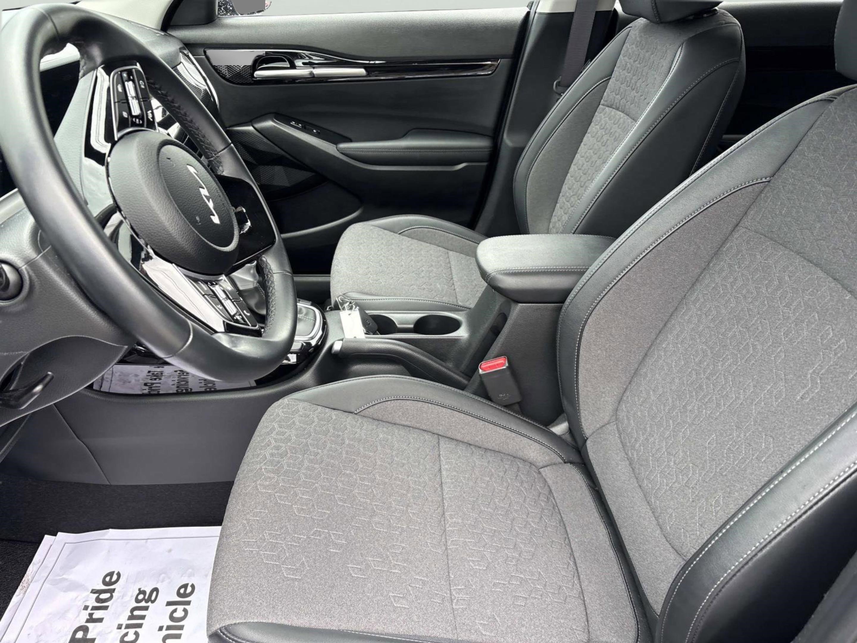 Used 2025 Kia Seltos S FWD image 21