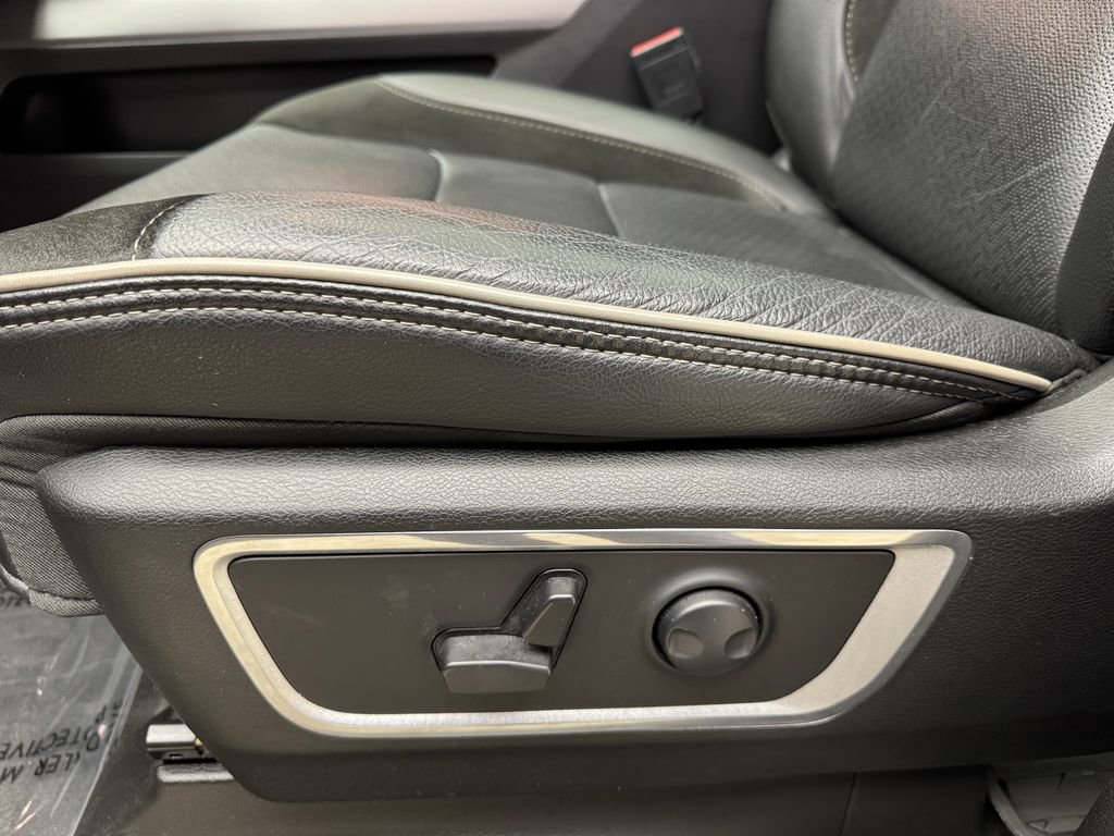 Used 2023 RAM 1500 Laramie AWD/4WD image 13