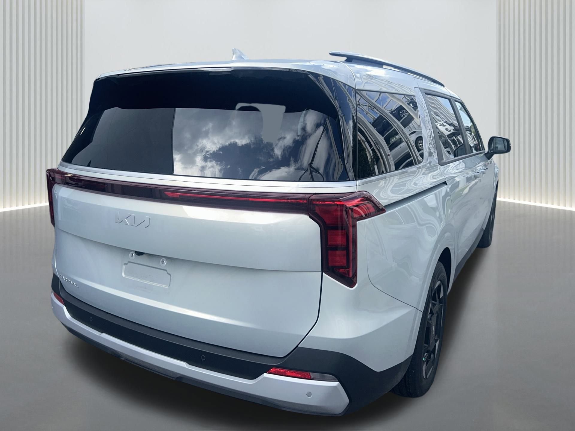 Used 2025 Kia Carnival EX image 19