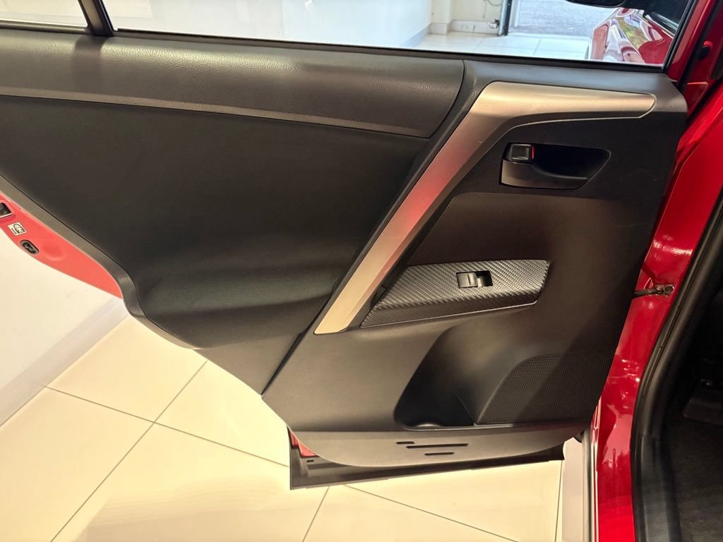 Used 2015 Toyota RAV4 LE AWD/4WD image 16
